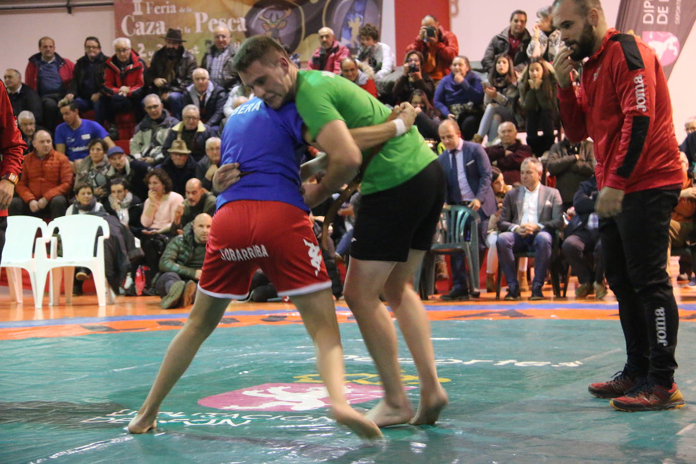 Fotos: La Montaña y La Ribera se miden Boñar