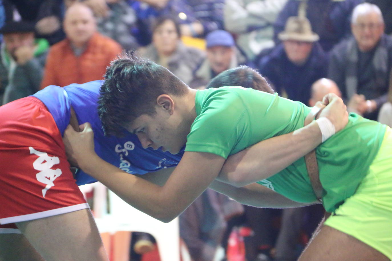 Fotos: La Montaña y La Ribera se miden Boñar