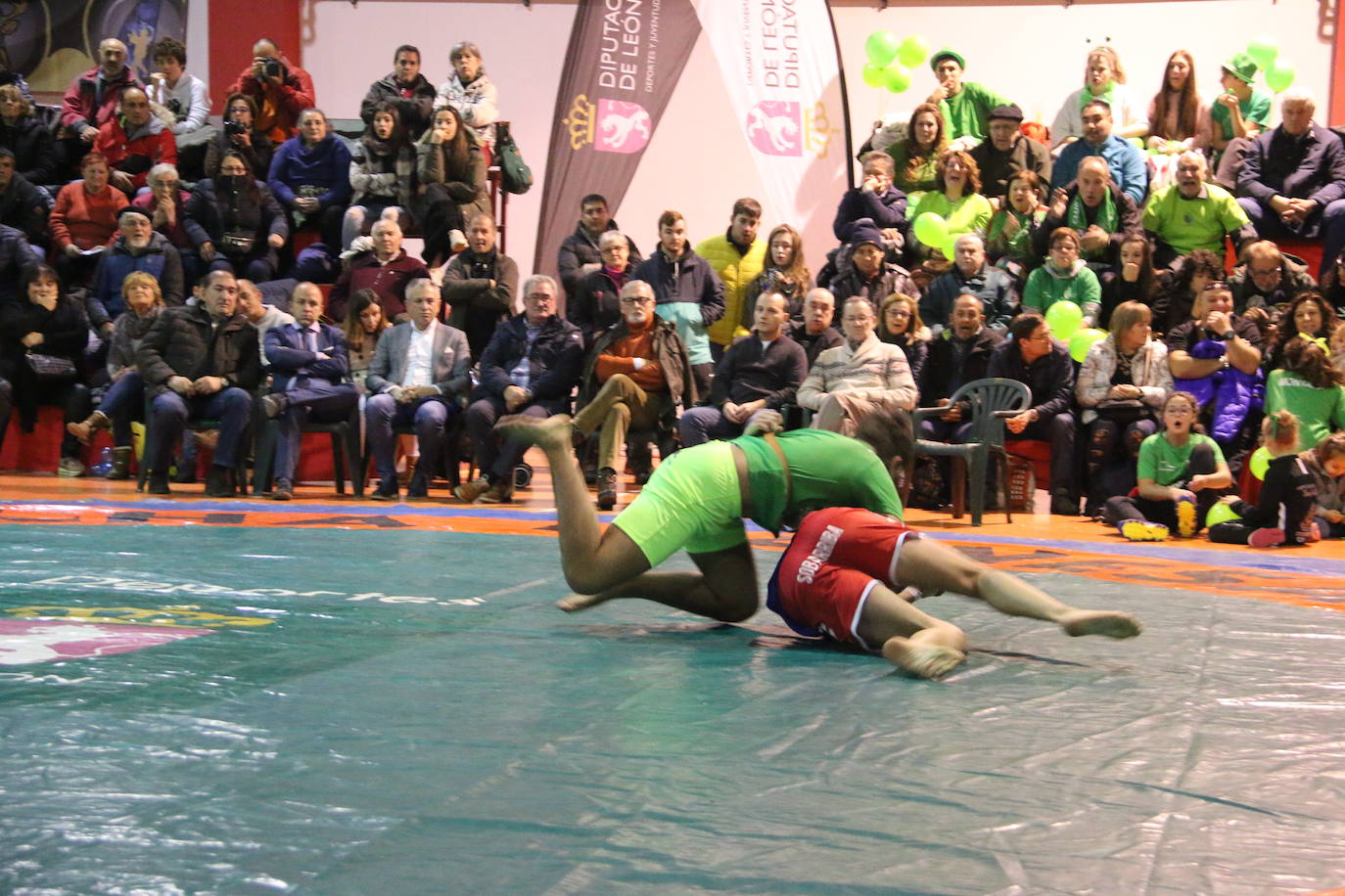 Fotos: La Montaña y La Ribera se miden Boñar