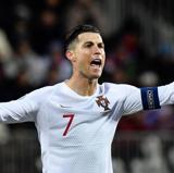 Cristiano reclama una acción durante el partido ante Luxemburgo. 