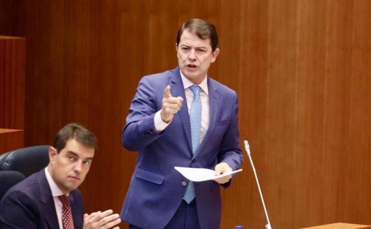 Mañueco en un pleno. 