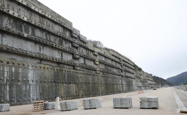 La ladera de logrará en verano de 2020 la estabilidad que permita el paso de los trenes