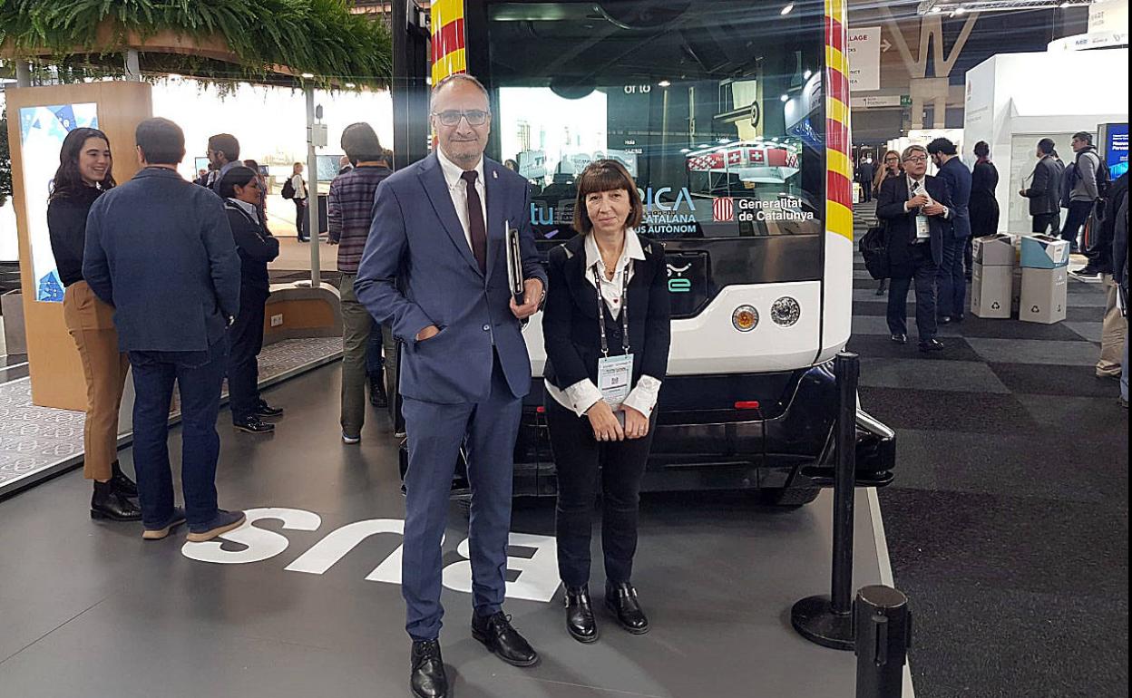 El alcalde de Ponferrada, Olegario Ramón, y la concejala de Hacienda y Territorio Inteligente, Mabel Fernández, durante la presentación del proyecto. 