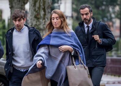 Imagen secundaria 1 - Raúl Calvo, Carlos Cuadrado y Víctor Rodríguez a su llegada a la Audiencia Provincial de Burgos. 