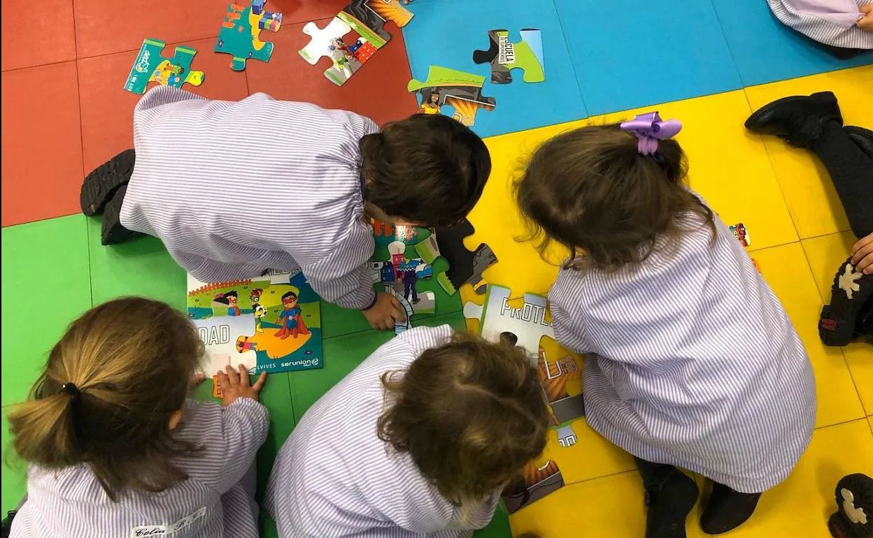 Niños del colegio Maristas San Josérealizando una actividad enmarcada dentro del 'Día Universal de la Infancia'.