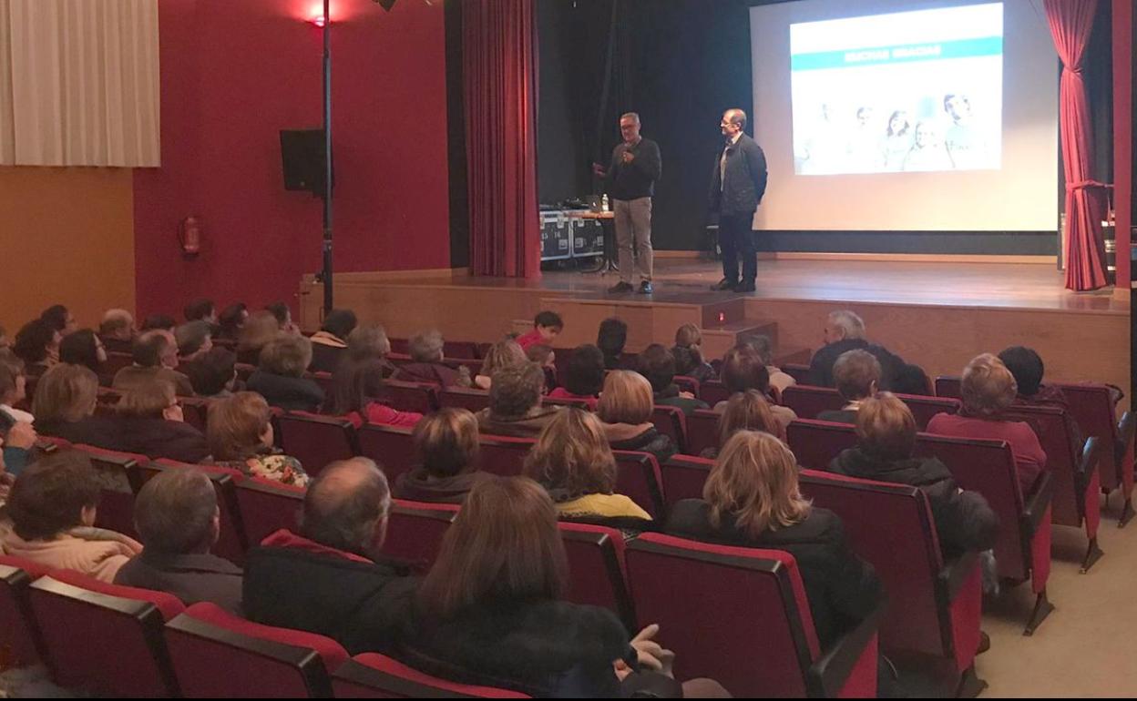 Charla de la AECC en Carrizo de la Ribera.