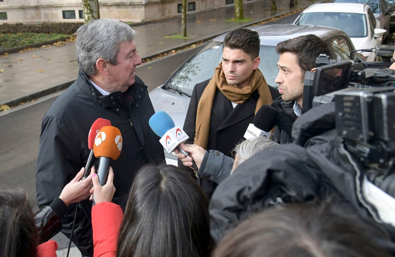 Un compañero de la menor, miembro del equipo que entrenaba Raúl Calvo, dice que el exjugador de la Arandina sabía que tenía 15 años.