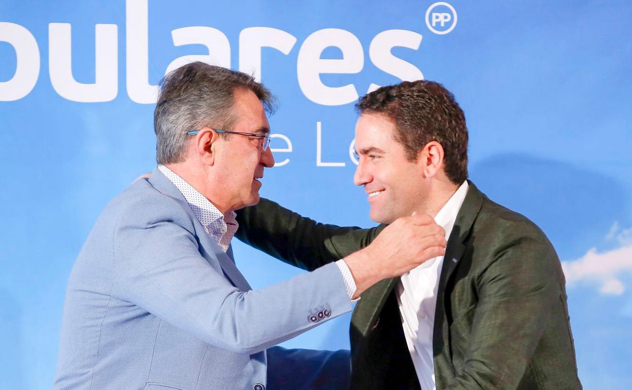 Egea saluda a Juan Martínez Majo el mismo día en el que el PP nacional imponía en León al hoy dimitido José Miguel González.