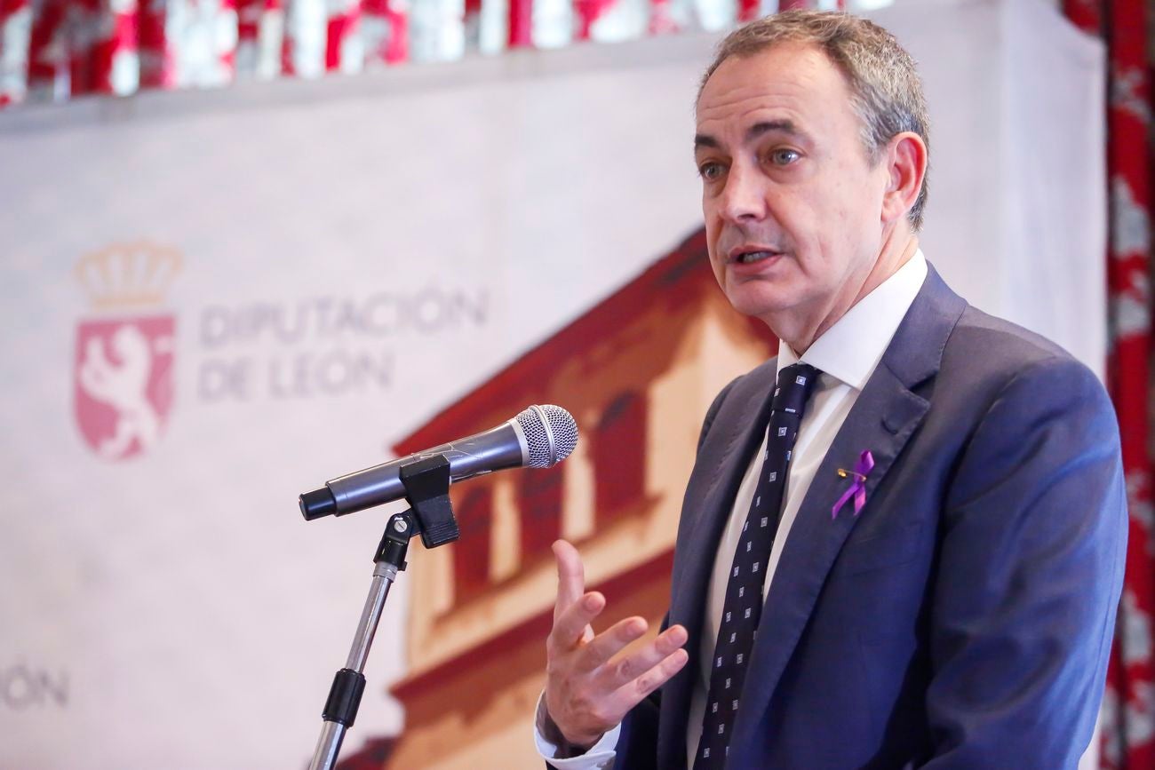 El ex presidente del Gobierno, José Luis Rodríguez Zapatero, asiste al acto institucional del Día Internacional de la Violencia contra la Mujer.