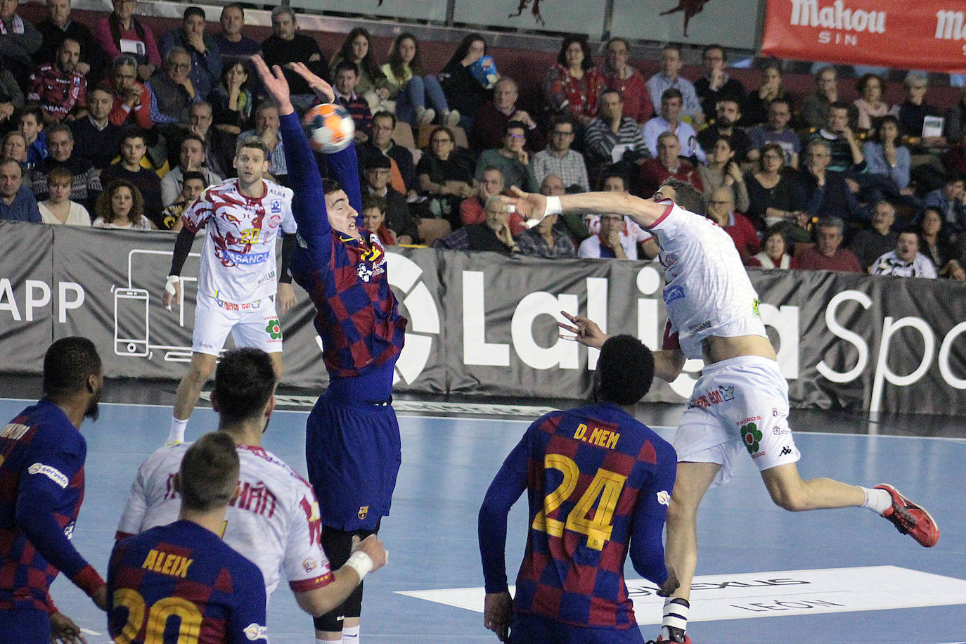 Fotos: Las imágenes del Abanca Ademar-Barça