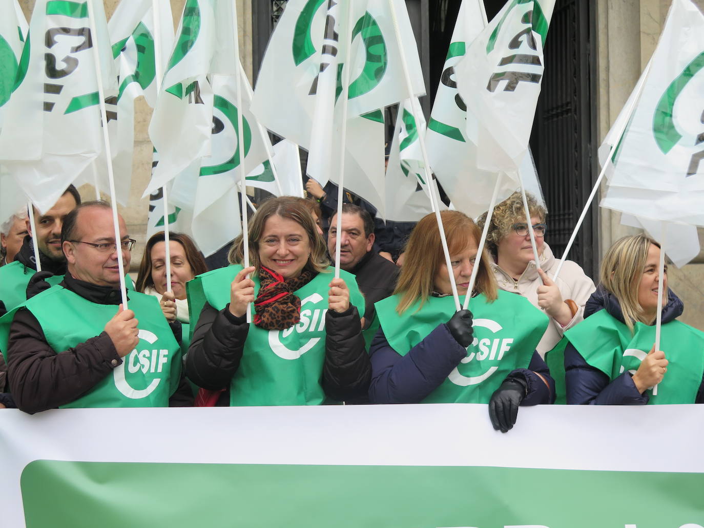 Fotos: Concentración del sindicato Csif ante las puertas de la Subdelegación del Gobierno