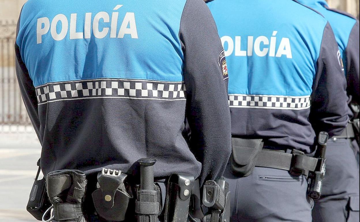 Efectivos de la Policía Local de León durante un acto oficial.