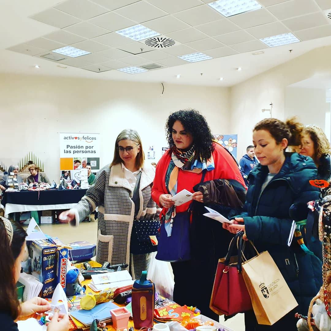 Fotos: El mercadillo solidario llega a Espacio León