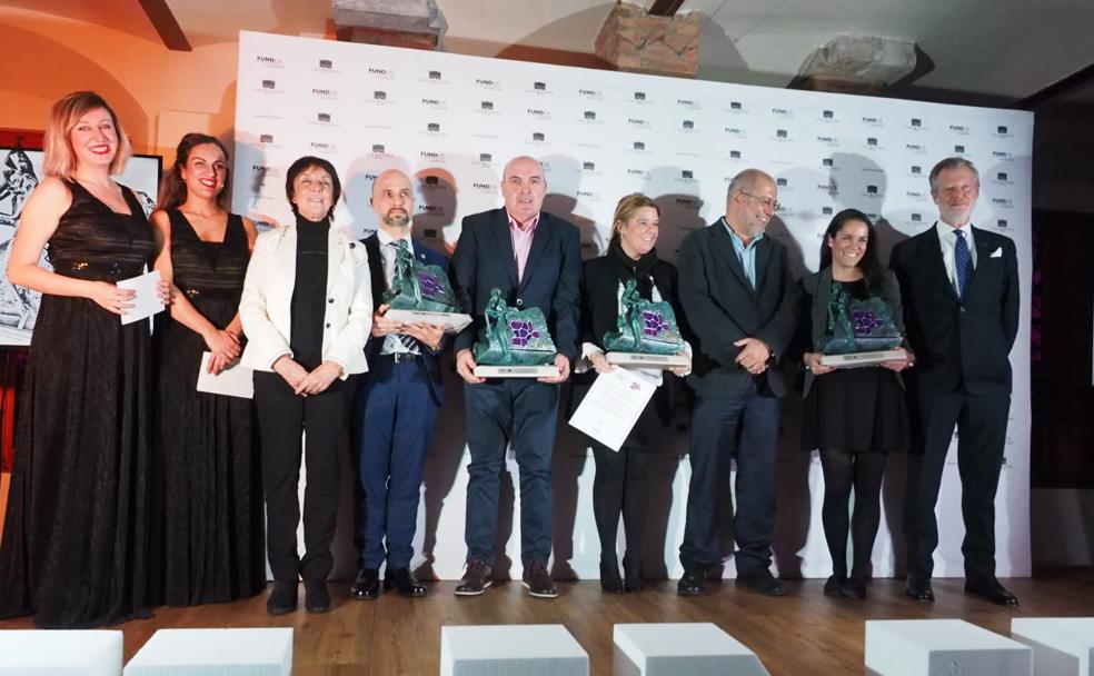 Foto de familia de los premiados. 