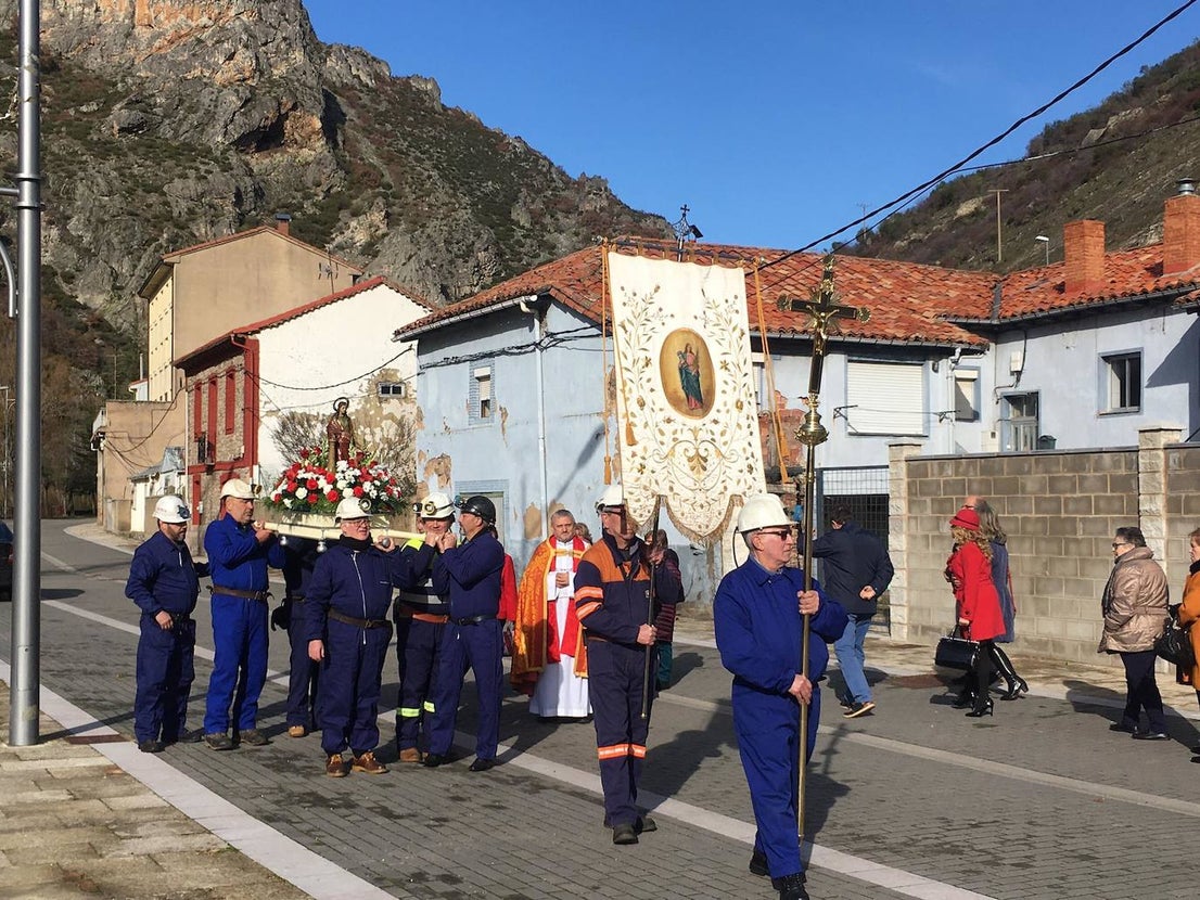 Fotos: Santa Lucía de Gordón celebra Santa Bárbara