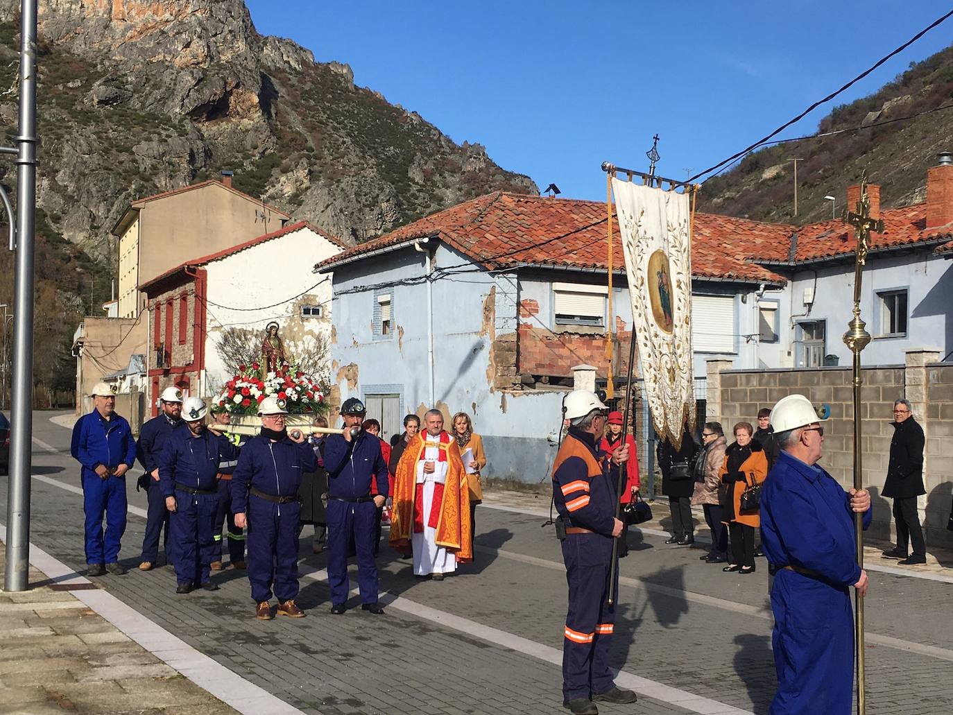 Fotos: Santa Lucía de Gordón celebra Santa Bárbara