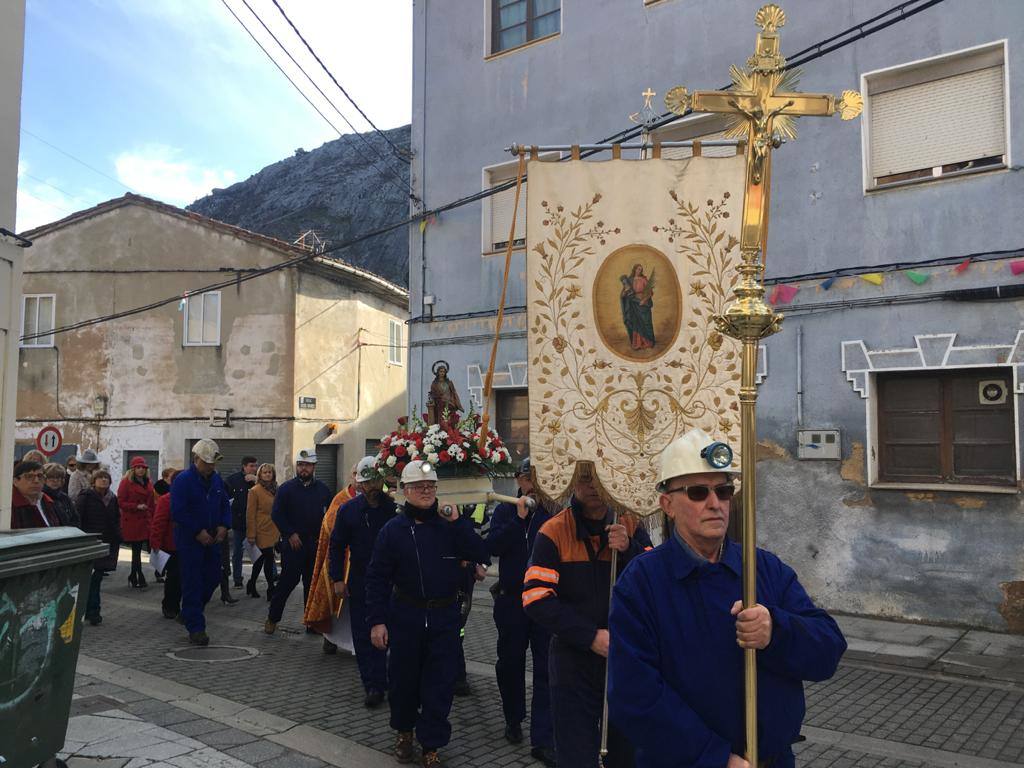 Fotos: Santa Lucía de Gordón celebra Santa Bárbara