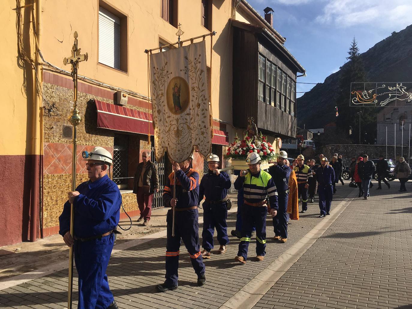 Fotos: Santa Lucía de Gordón celebra Santa Bárbara