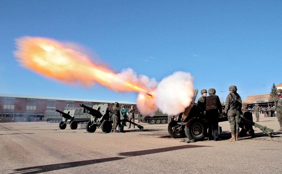 Celebración de Santa Bárbara, patrona del arma de Artillería, en la Base Conde de Gazola del Ferral del Bernesga. 