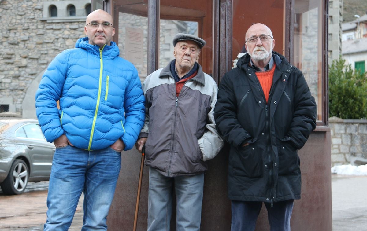 Javi, Pepe y Paco Cañizares, tres generaciones de mineros en Ciñera.