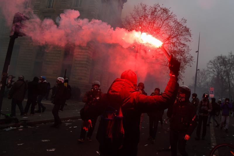 Fotos: Las calles francesas retumban contra Macron