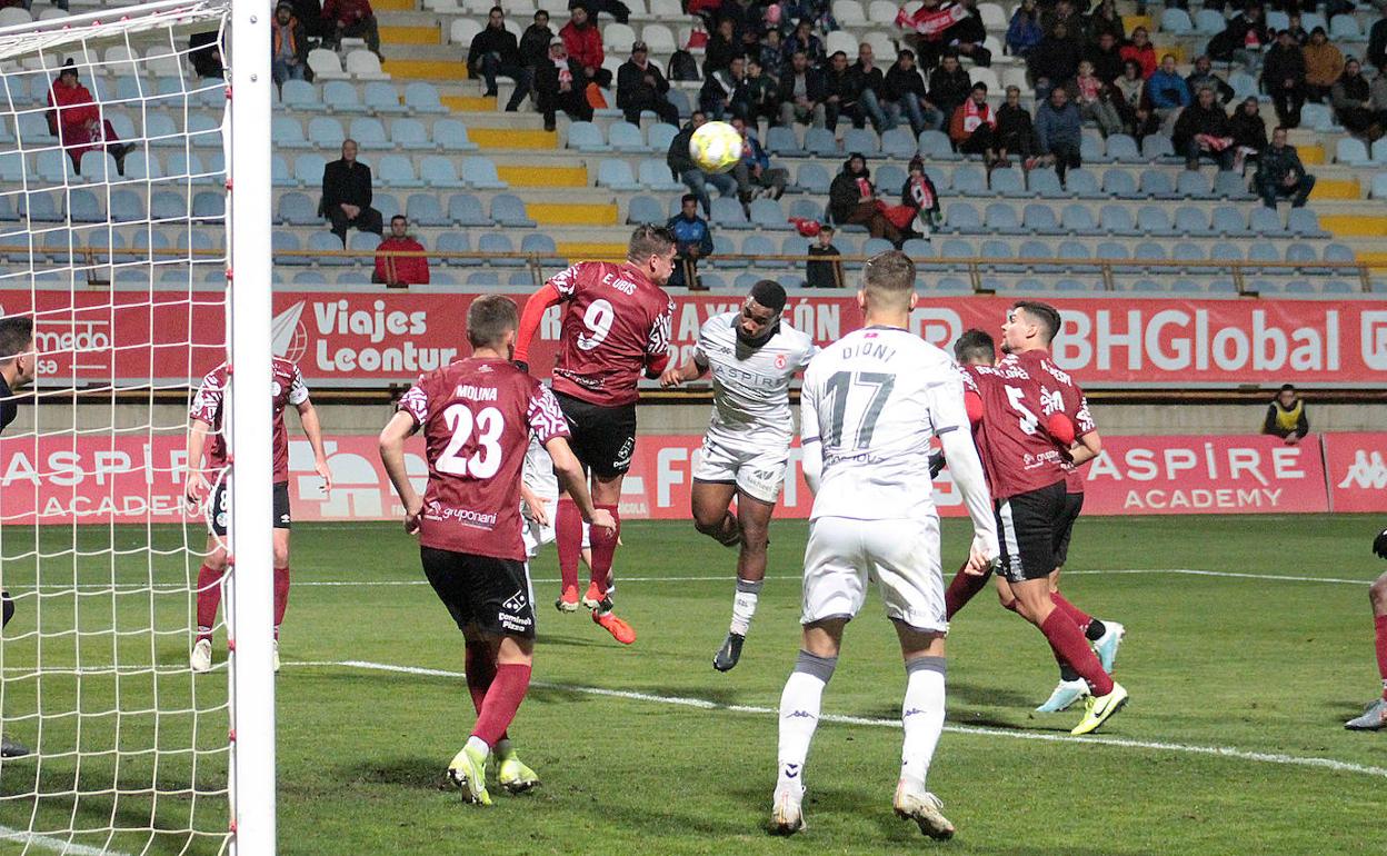 Un lance del partido en León.