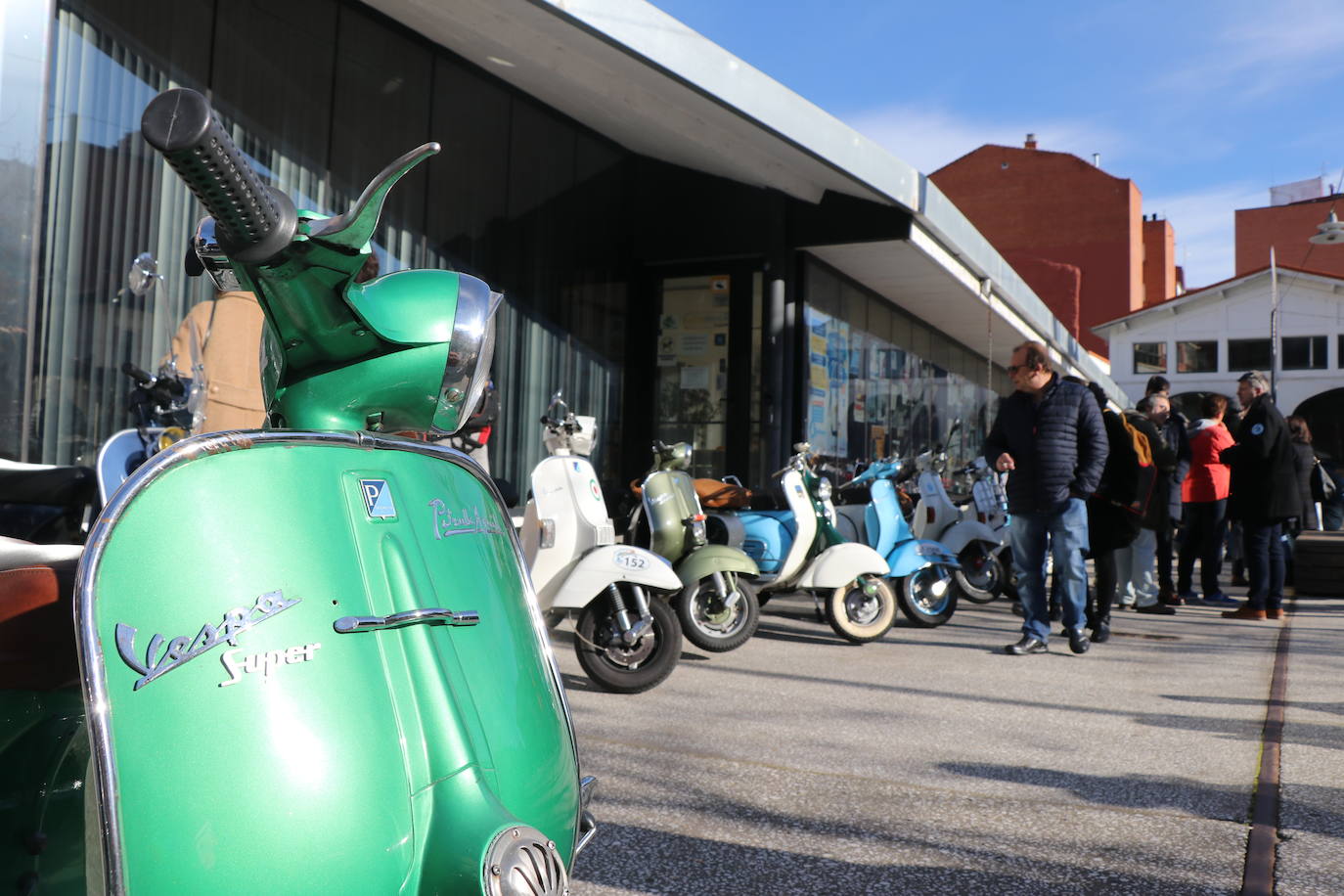 Fotos: Scooters y Lambrettas toman el Espacio Vías