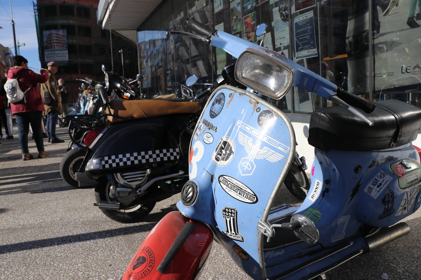 Fotos: Scooters y Lambrettas toman el Espacio Vías