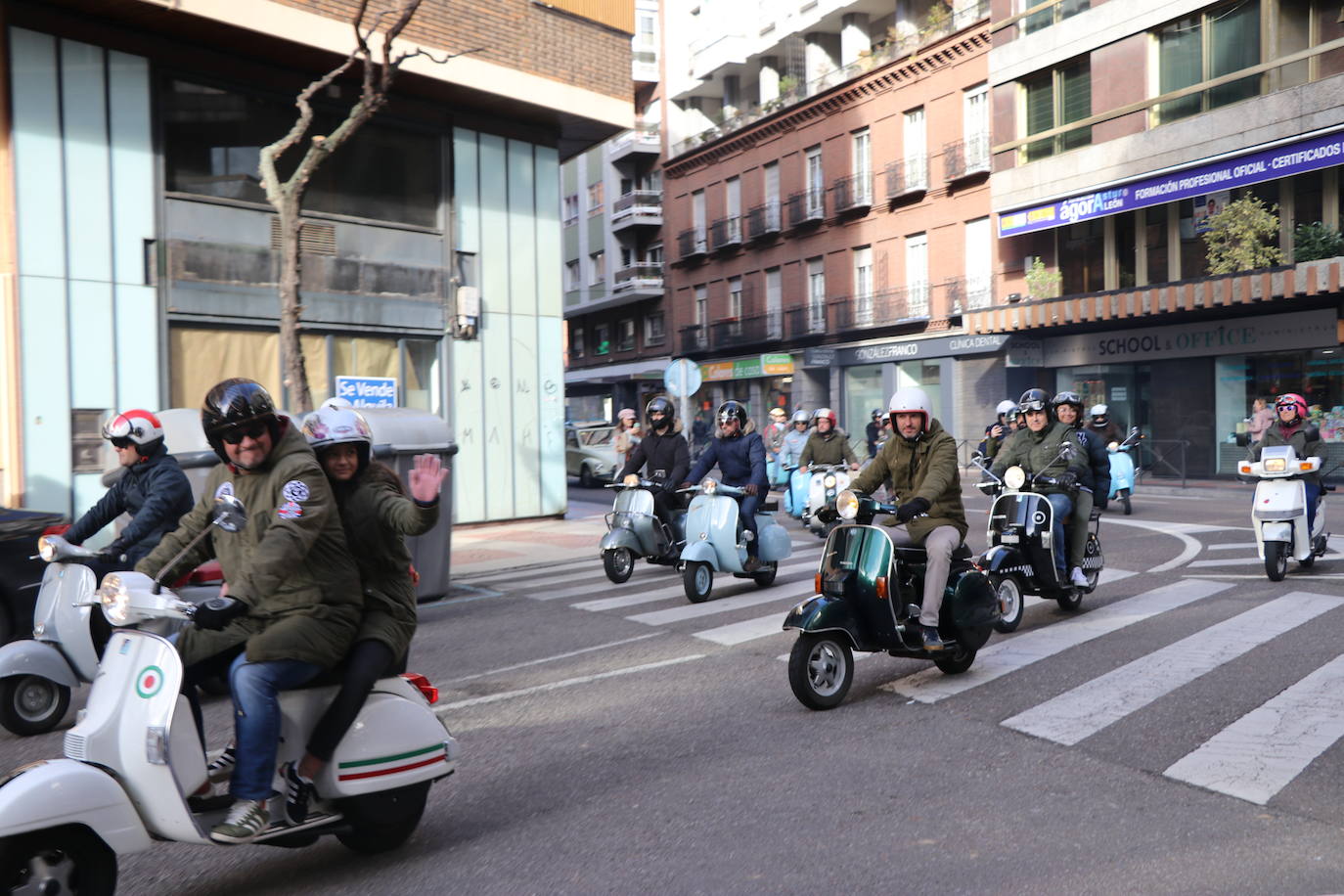 Fotos: Scooters y Lambrettas toman el Espacio Vías