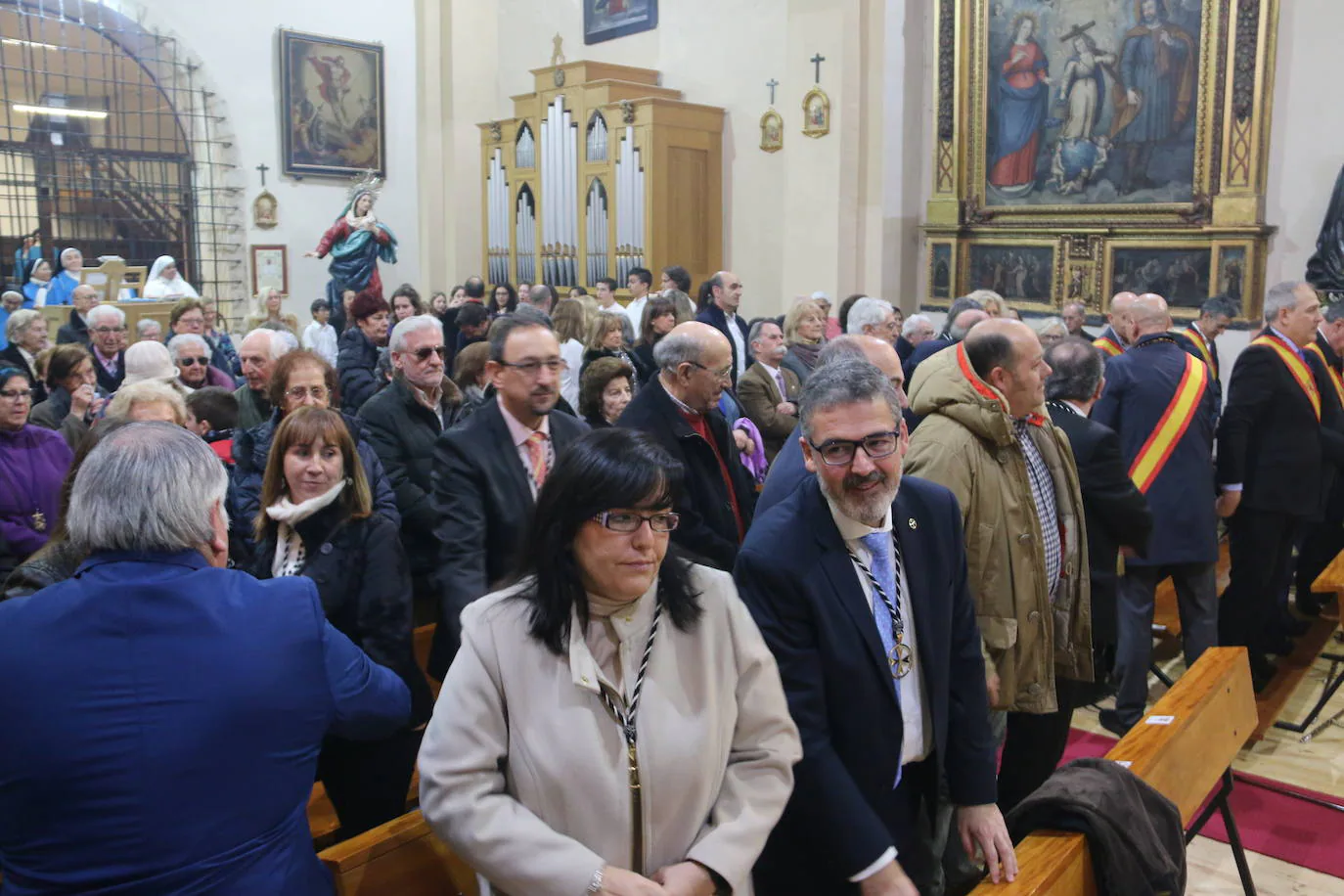 León, fiel a su cita con la tradición, regresa al convento de las Madres Concepcionistas y entrega su aguinaldo