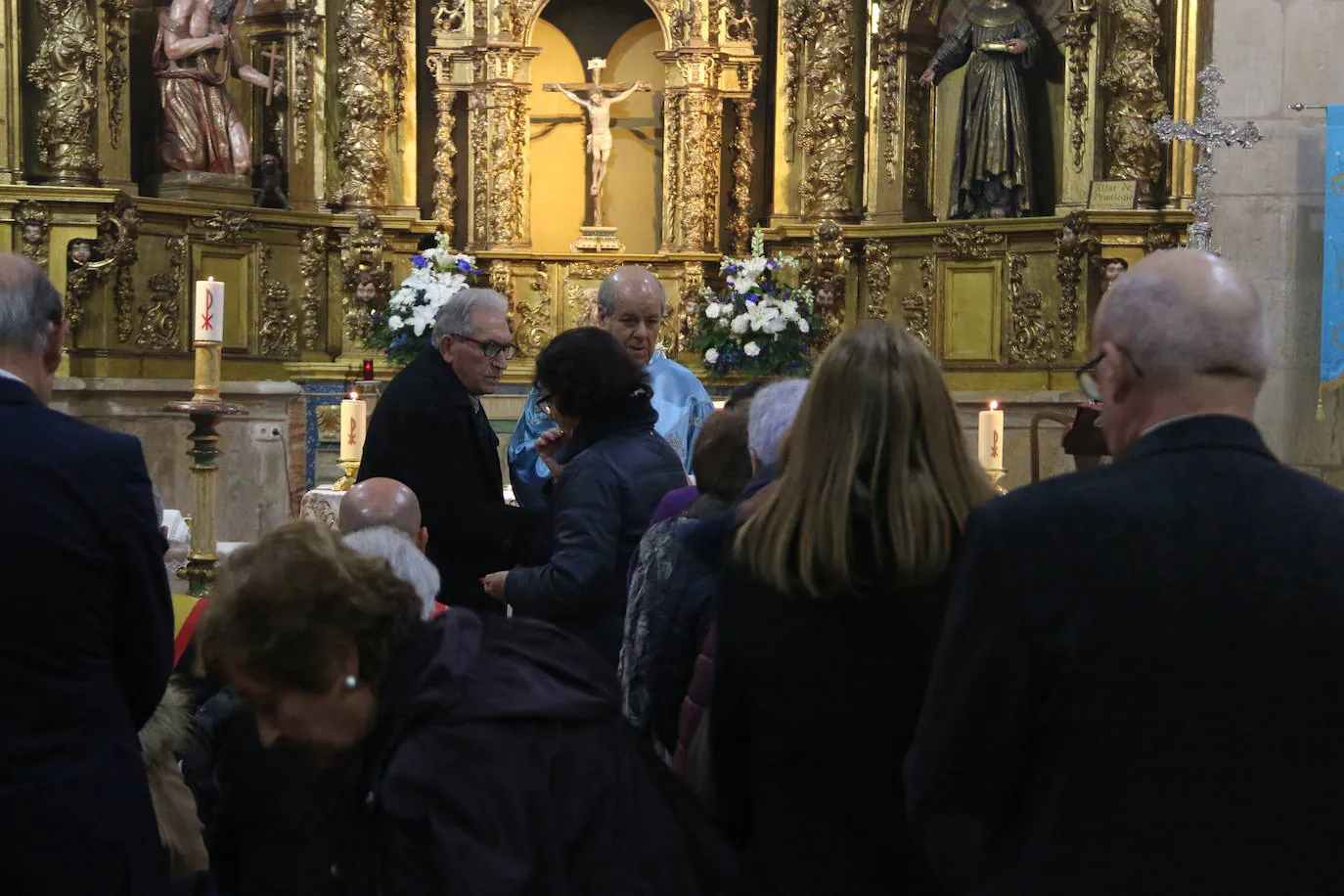 León, fiel a su cita con la tradición, regresa al convento de las Madres Concepcionistas y entrega su aguinaldo