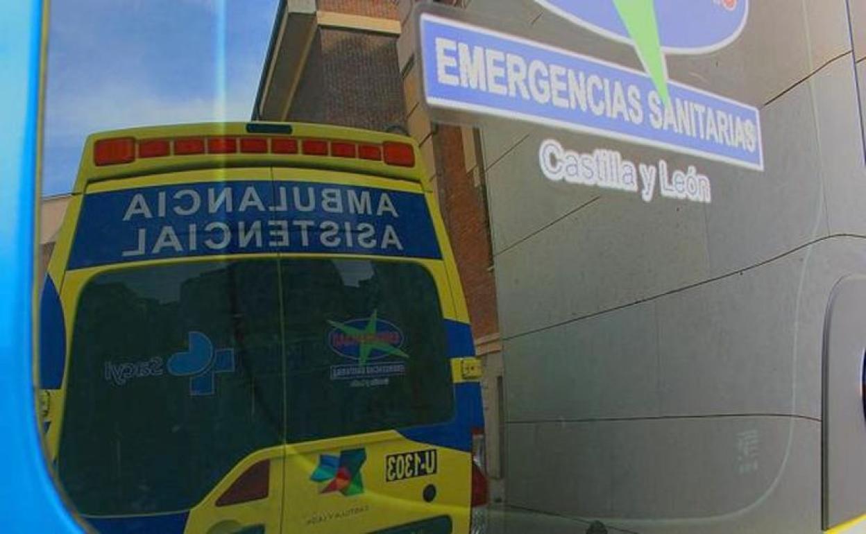 Imagen de una ambulancia de Emergencias Sacyl.