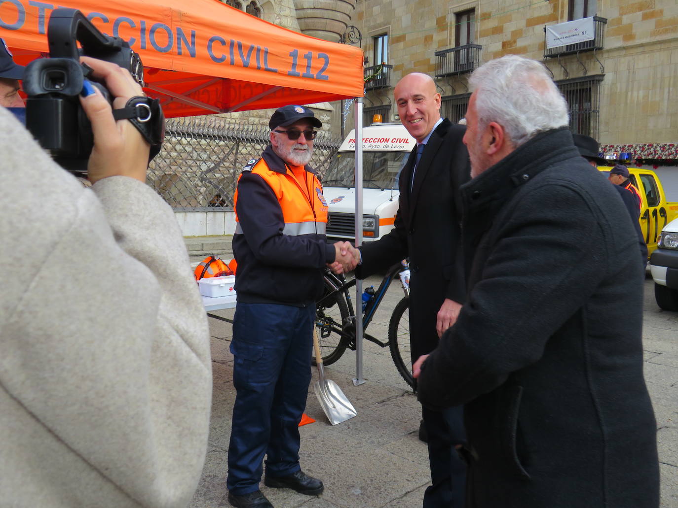 La ciudad de León muestra en una exposición los recursos de los que dispone este cuerpo y rendirá homenaje a los voluntarios más veteranos