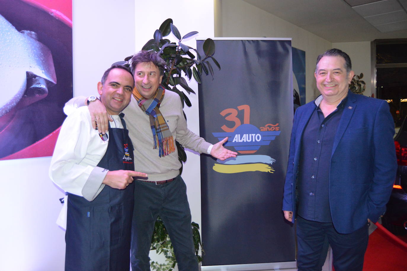 Momento de la celebración del brindis de Navidad en Alauto