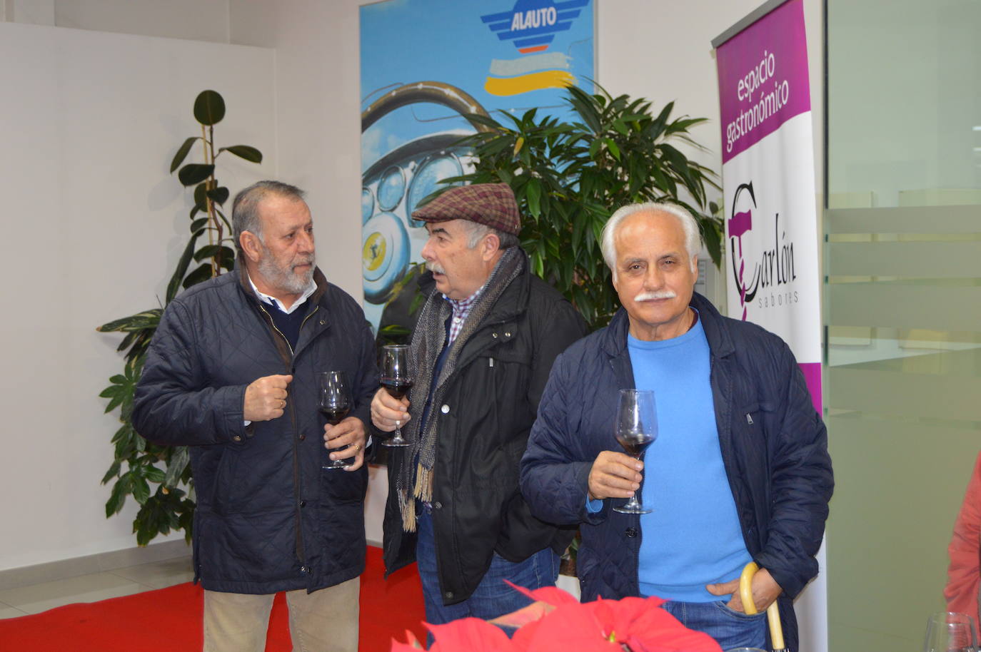 Momento de la celebración del brindis de Navidad en Alauto