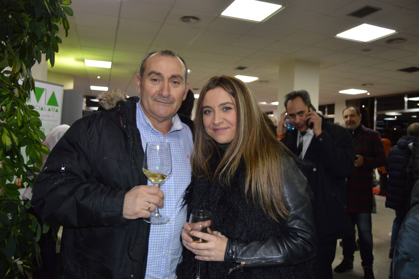 Momento de la celebración del brindis de Navidad en Alauto