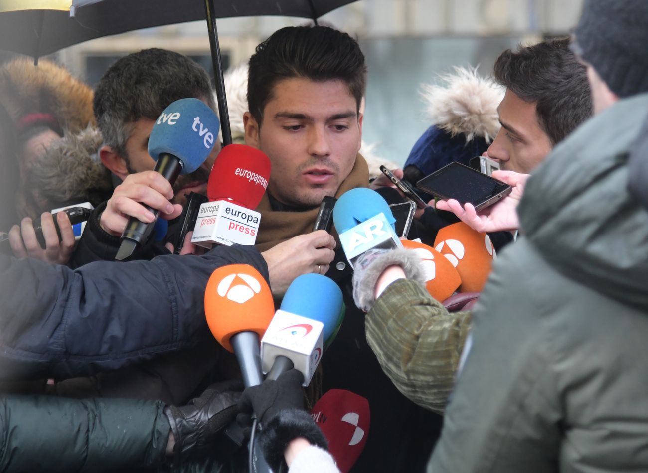 Los tres exfutbolistas Raúl Calvo, Carlos Cuadrado y Víctor Rodríguez, acusados por un presunto delito de agresión sexual a una menor de 16 años, han sido condenados a 114 años de cárcel.