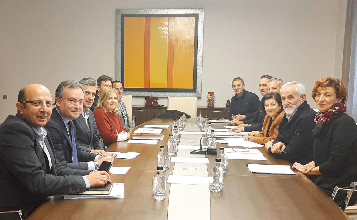 Un instante de la reunión de la asamblea general del Consorcio del Aeropuerto.