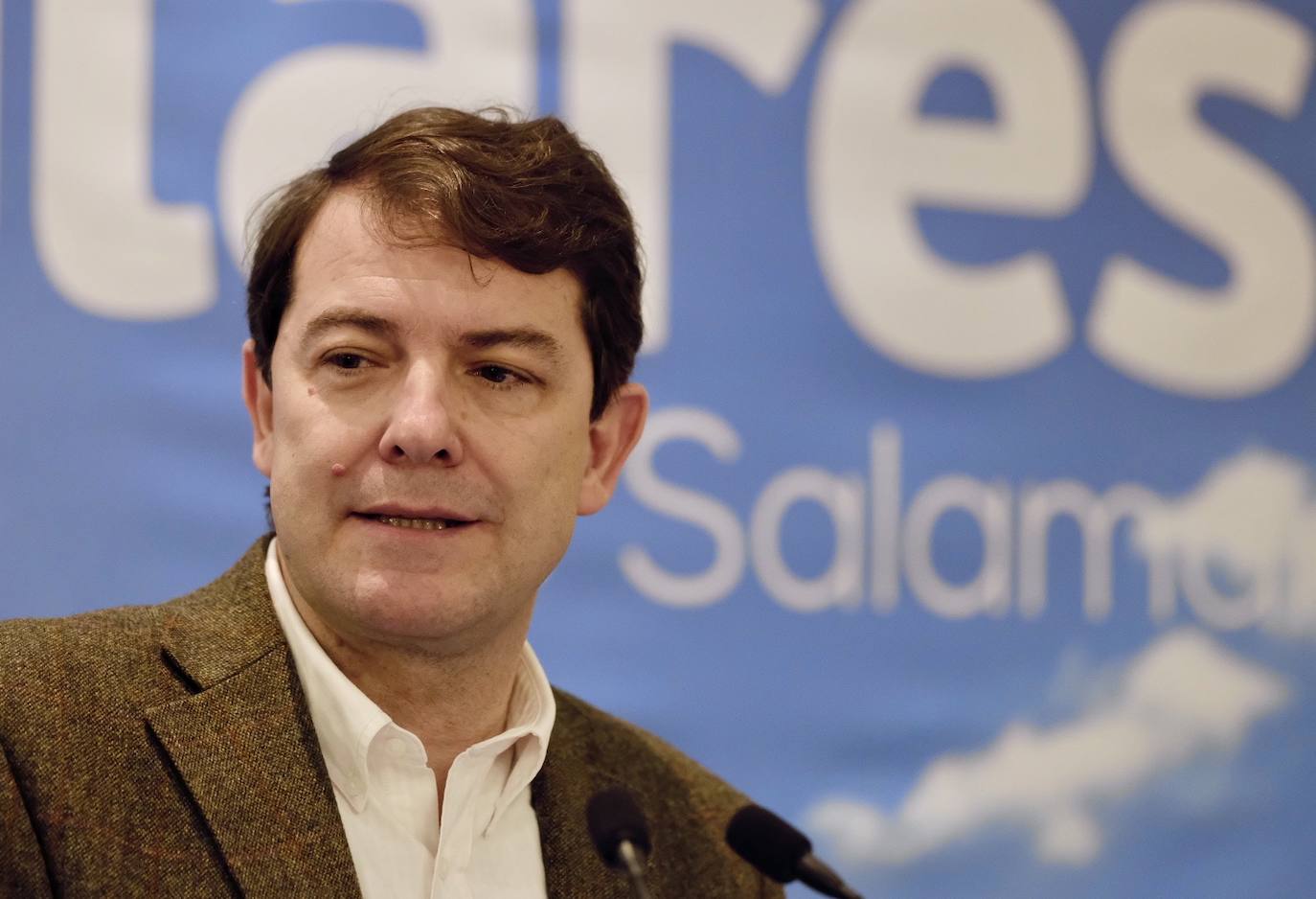 Fotos: Mañueco acusa a Sánchez de actuar como un «trilero político» y de poner a España «en una situación de incertidumbre»