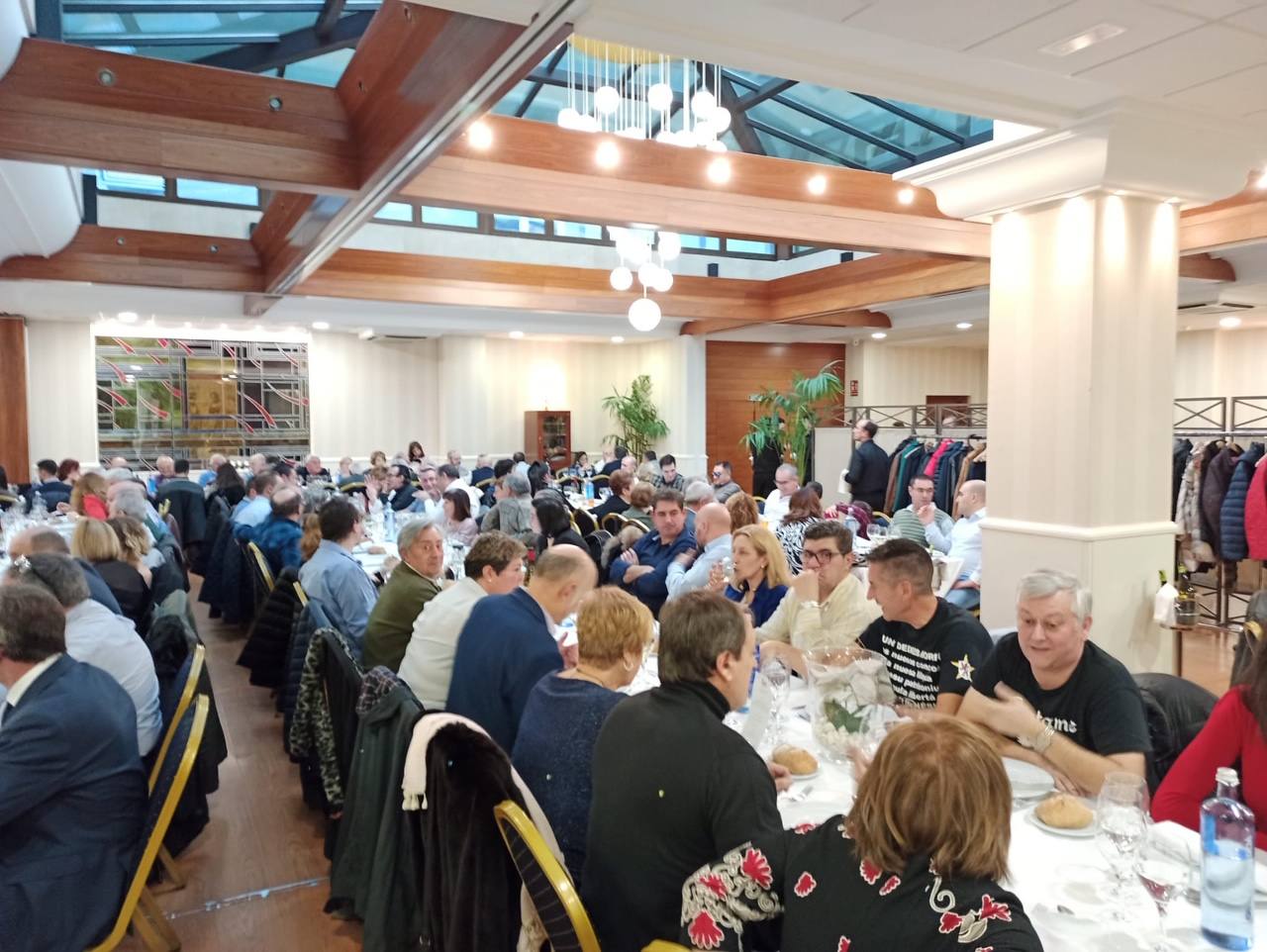 Fotos: UPL reivindica León en su comida navideña