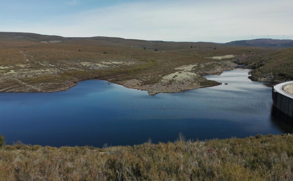 Embalse Villagatón.