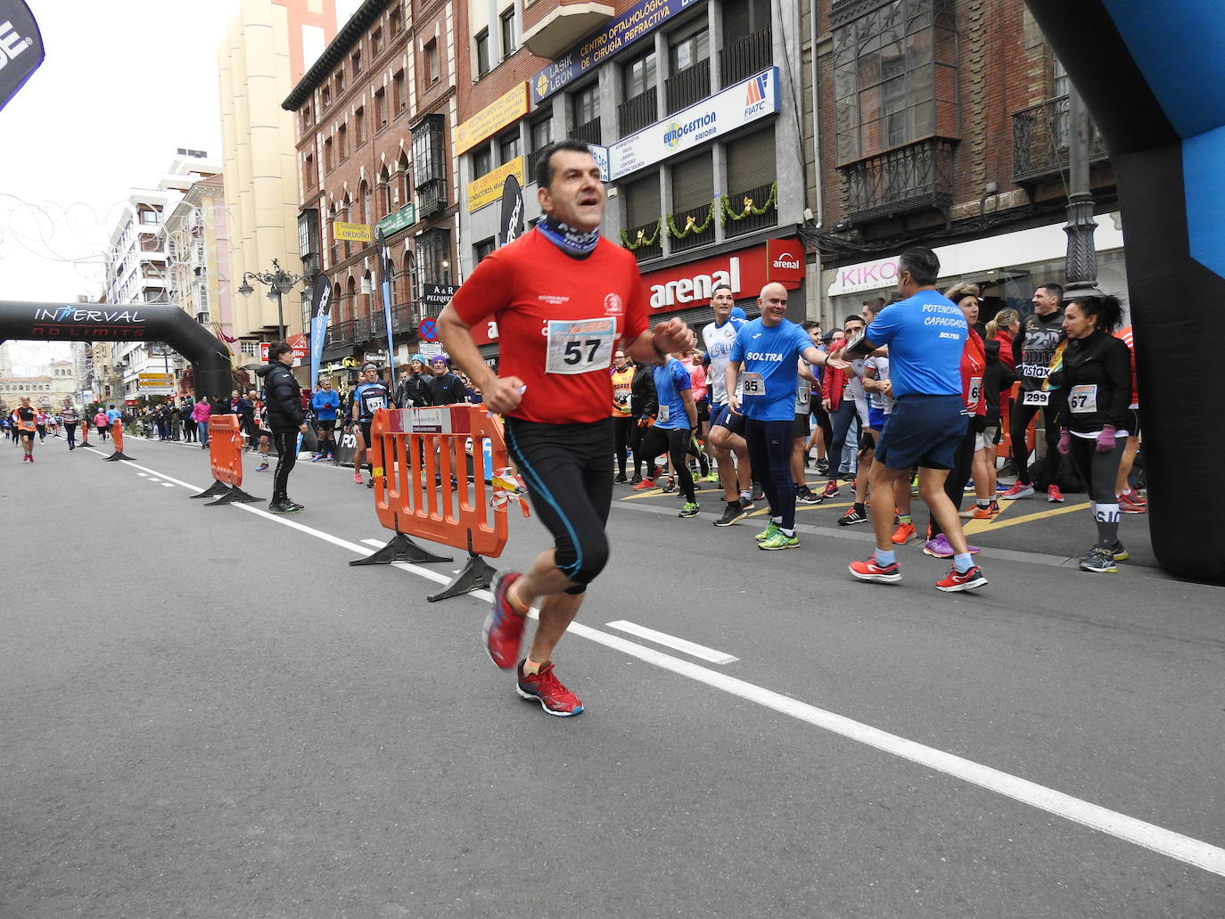 Más de 250 participantes se citan en la II Carrera de las Empresas con Ordoño II como perfecto circuito.