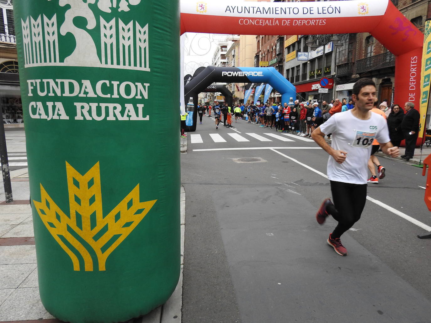 Más de 250 participantes se citan en la II Carrera de las Empresas con Ordoño II como perfecto circuito.