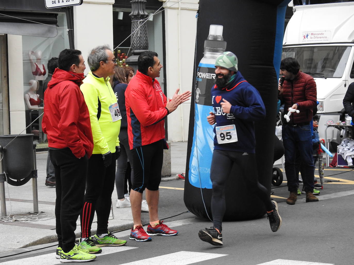 Más de 250 participantes se citan en la II Carrera de las Empresas con Ordoño II como perfecto circuito.