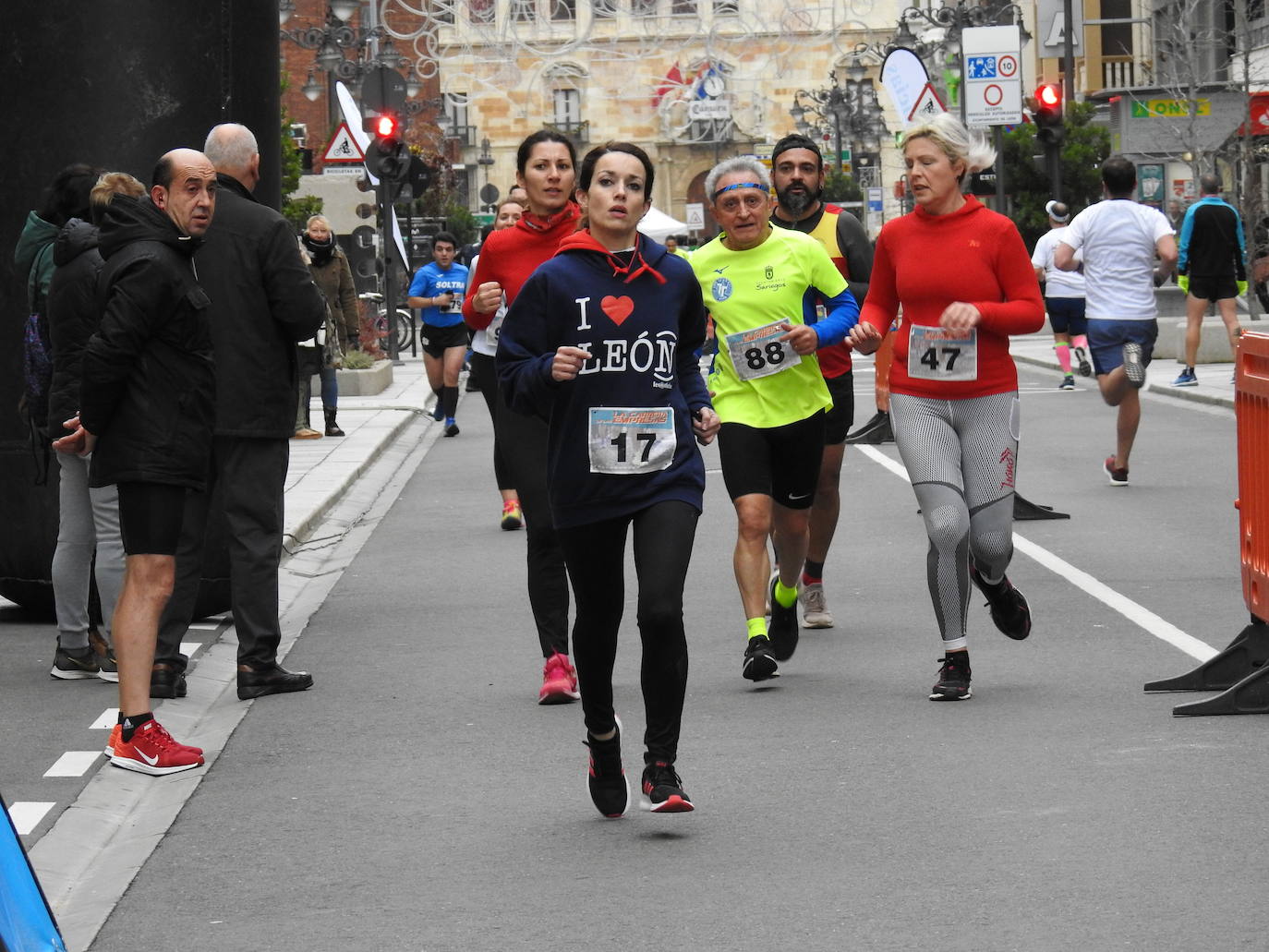 Más de 250 participantes se citan en la II Carrera de las Empresas con Ordoño II como perfecto circuito.