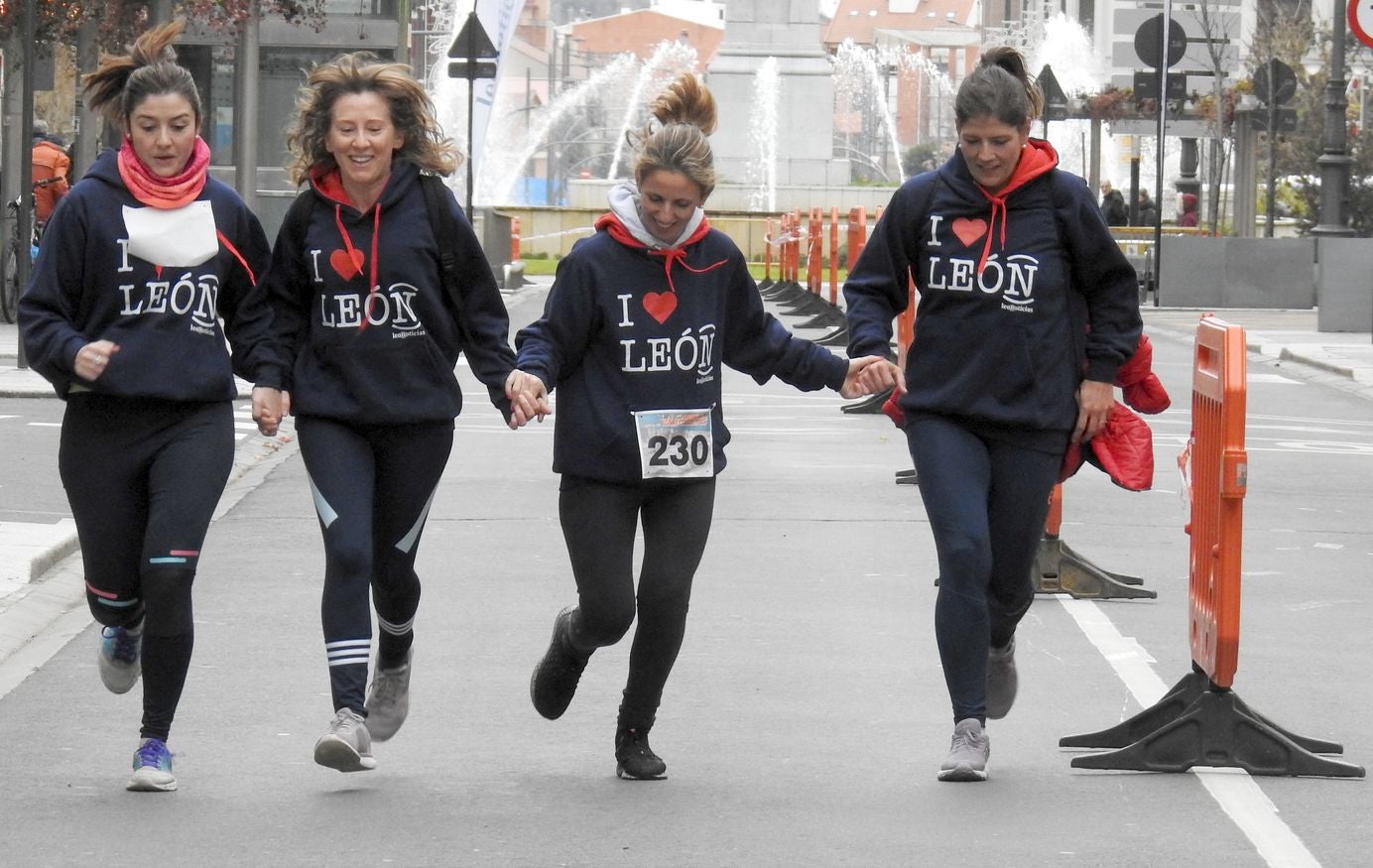 La sudadera de la Carrera de las Empresas 'I love León' se convierte en protagonista en la mañana dominical.