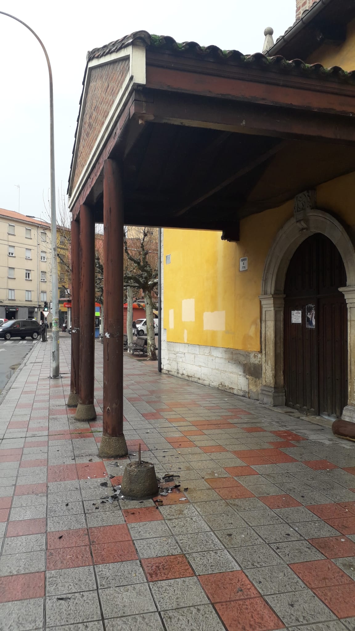 Fotos: La iglesia de Santa Ana amanece sin uno de sus pilares