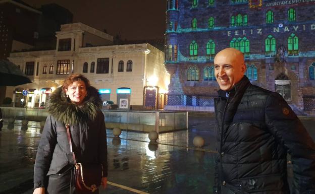 El alcalde de León, José Antonio Diez, junto a concejala de Promoción Económica, Susana Travesí,.