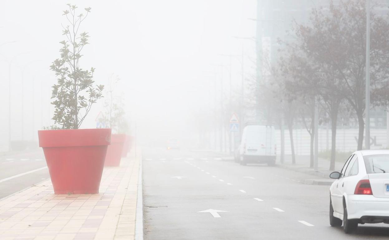 Niebla en la capital leonesa en la jornada del pasado día 24.