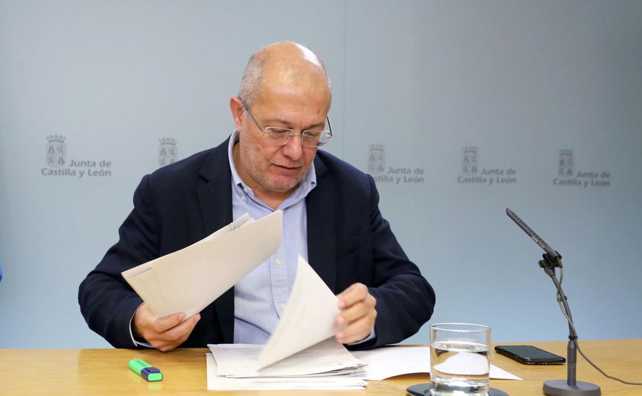 El vicepresidente, portavoz y consejero de Transparencia, Ordenación del Territorio y Acción Exterior, Francisco Igea, comparece en rueda de prensa posterior al Consejo de Gobierno.